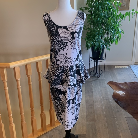 ✨Peplum Top w/ Pencil Skirt & high low Black Sweater bundle✨ - Picture 7 of 17